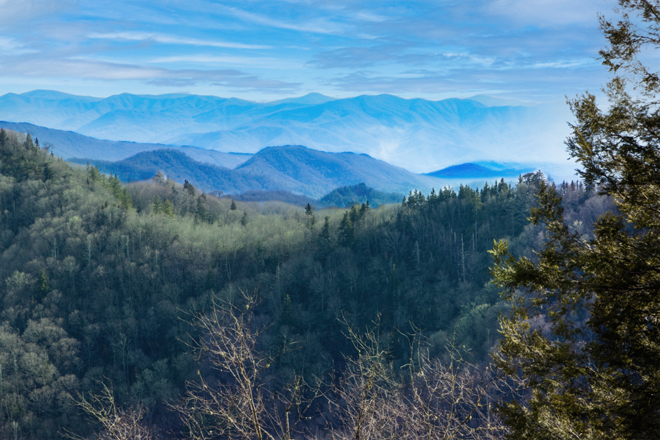 Scenic view of layered Smoky Mountain ridges with soft blue haze.