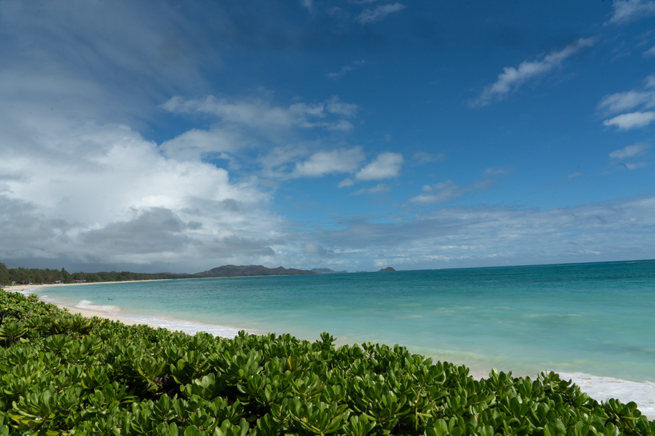 View of the turquoise ocean and breaking waves along the North Shore of Oahu, Hawaii
